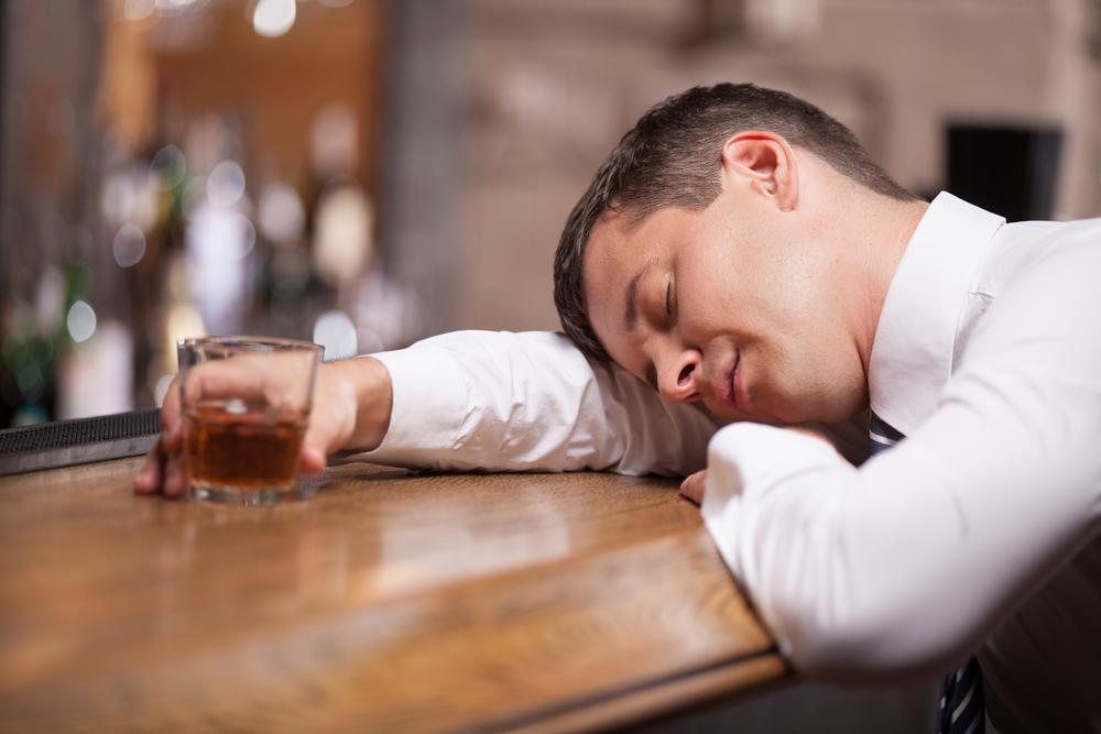 A passed-out man at a bar. What are the dram shop and social host laws in Idaho?