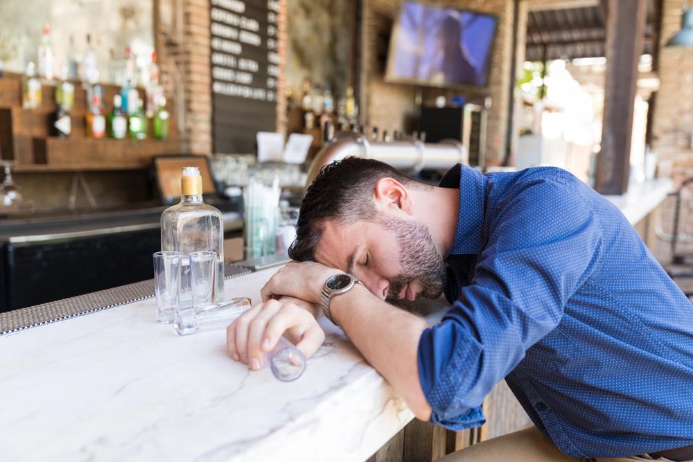 A passed-out man at a bar. What are the dram shop and social host laws in Washington?