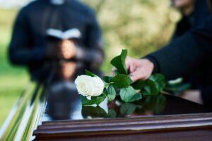 ¿Quién puede presentar una demanda por muerte injusta en Utah?